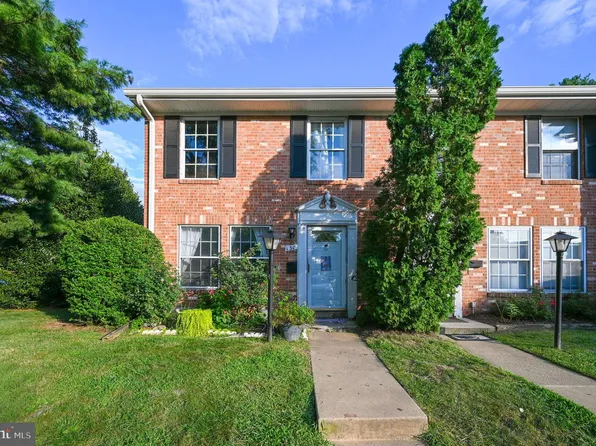 130 N Duke Dr, Sterling, VA 20164