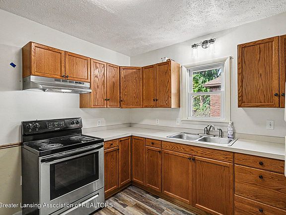 5th image of 704 Kenwood Ave