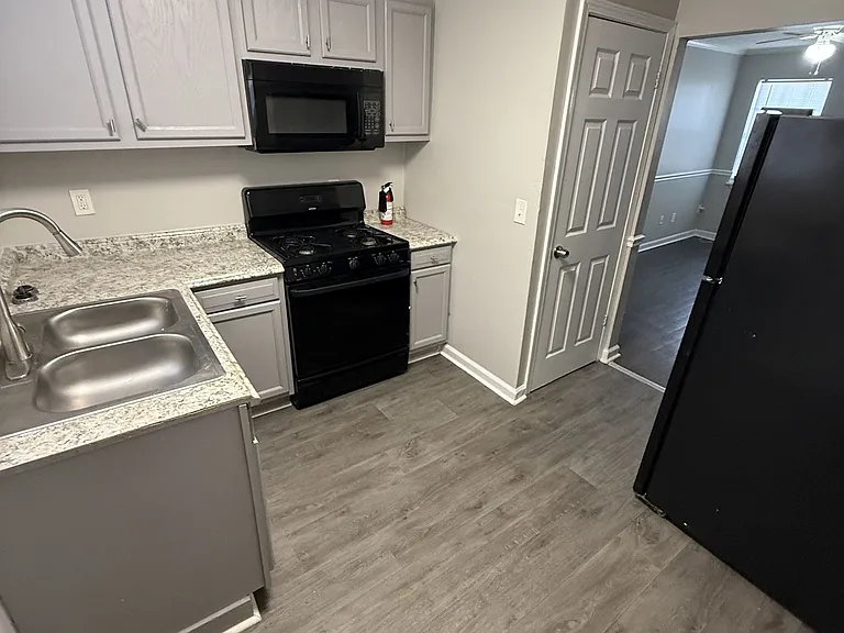 1425 Joseph E Boone Blvd NW #D-201 — Photo 6