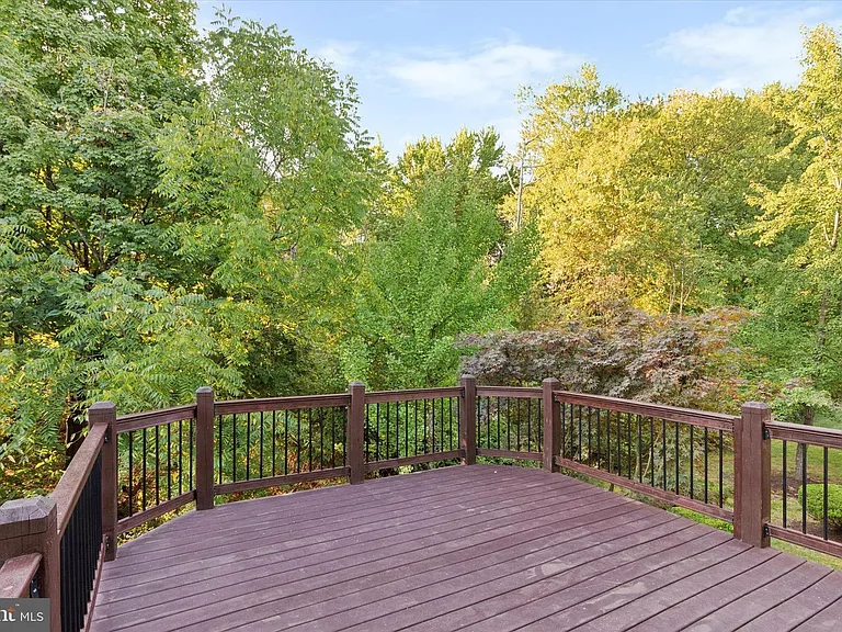 125 Vernon Ct — Photo 22