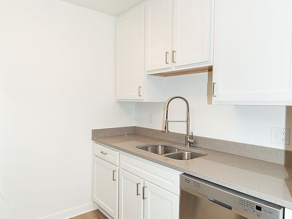 Kitchen-Sycamore Woods