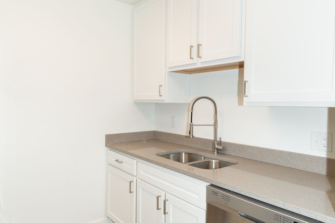 Kitchen-Sycamore Woods