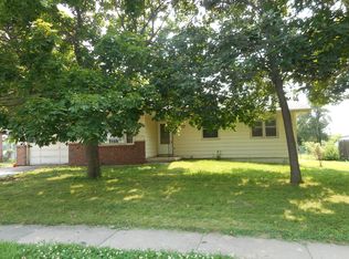 112 Meadow Ln, Gretna, NE 68028
