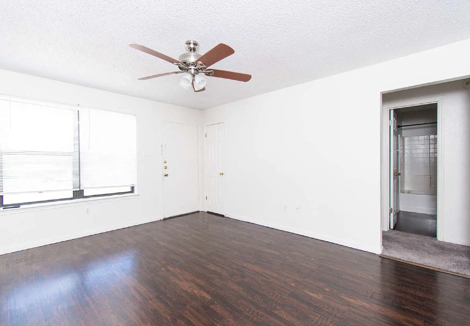 2 bed, 1.0 bath, 806 sqft, $625 — Photo 3