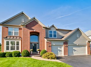 1470 McClellan Dr, Lindenhurst, IL 60046