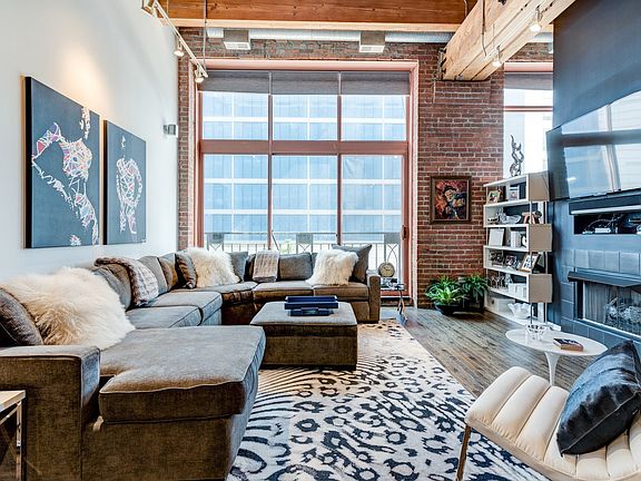 2nd image of 360 W Illinois St APT 213