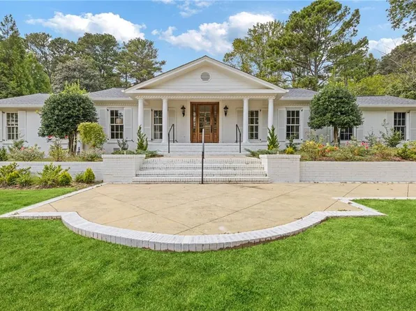 5650 Eden Roc Ln, Atlanta, GA 30342