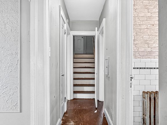 5th image of 17303 Runyon St