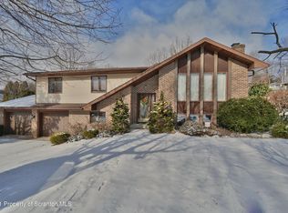 217 Woodhaven Rd, Peckville, PA 18452