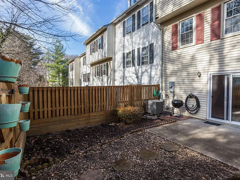 6069 Crown Royal Cir — Photo 29
