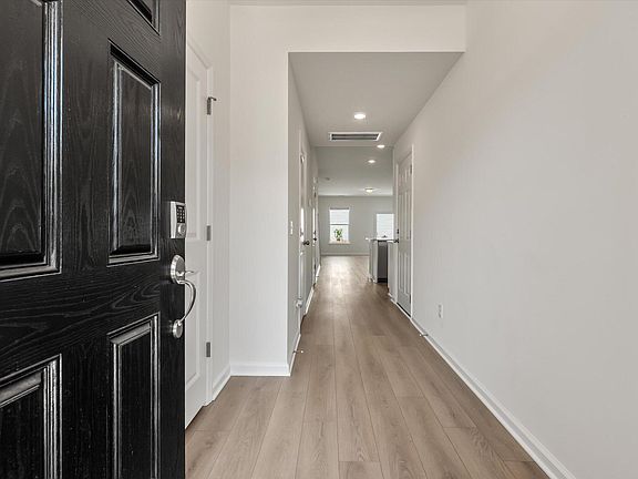 5th image of 446 Duskywing Dr