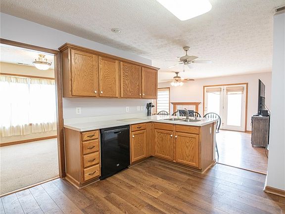 3rd image of 2550 Renwick Way