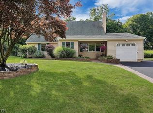 5 Rolling Rd, Somerset, NJ 08873