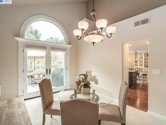 5th image of 2326 Meadowlark Dr