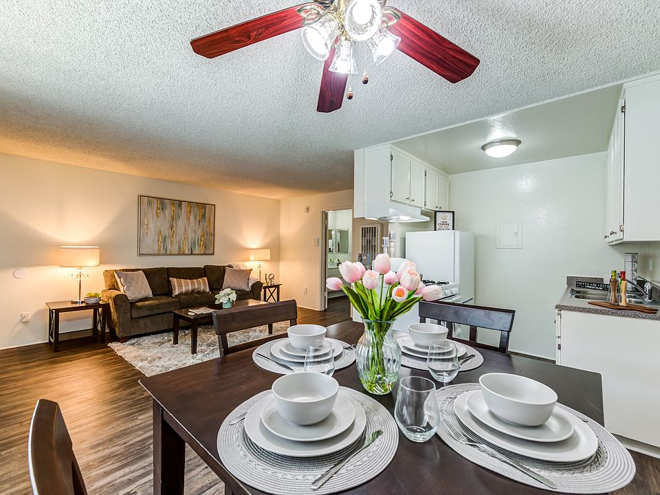 One bedroom apartment in Studio City, CA at the Vista Pointe II Apartments. Spacious one bedroom floorplan offers plank flooring, ample storage and natural light.