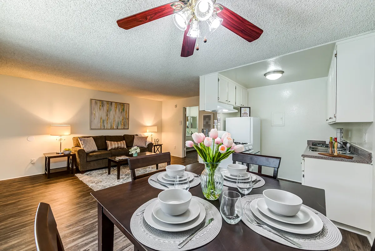 One bedroom apartment in Studio City, CA at the Vista Pointe II Apartments. Spacious one bedroom floorplan offers plank flooring, ample storage and natural light. - Vista Pointe II
