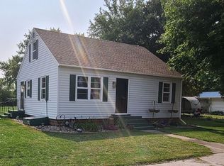 435 Hardin St, Farnhamville, IA 50538
