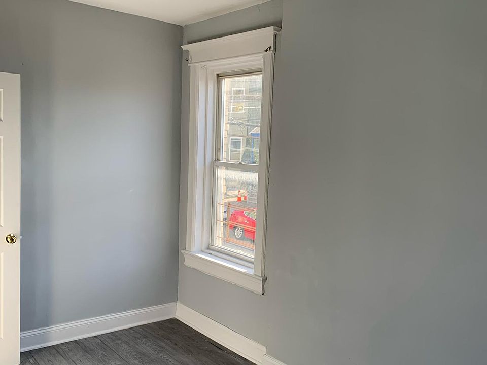 1st image of 78 Oak St APT 2