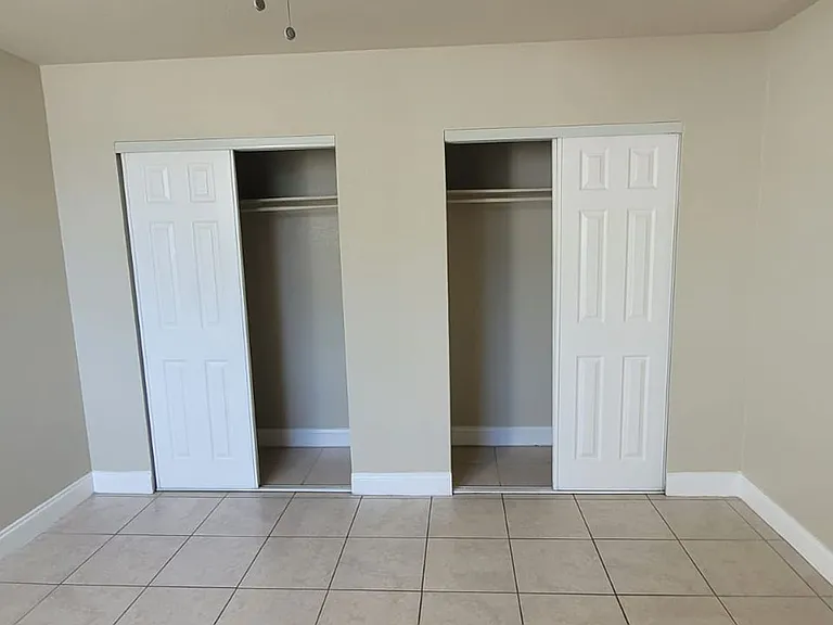 South Dale Villas — Photo 9