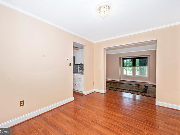 5th image of 122 Mardan Dr
