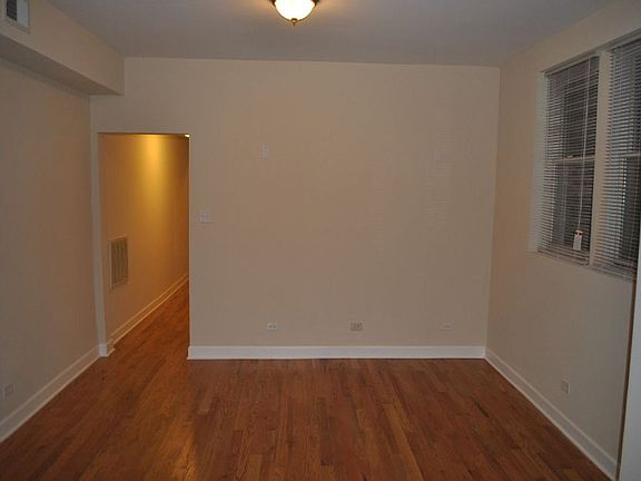 5th image of 3242-3248 W Wellington Ave #3248G