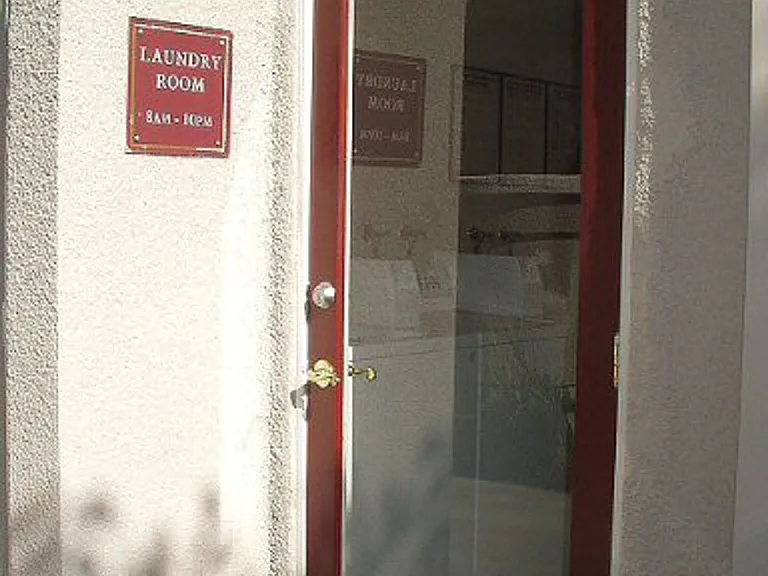 Alcantara Home Apts — Photo 13
