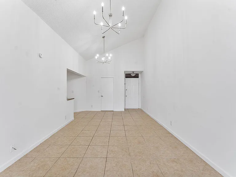 212 Lake Pointe Dr #302 — Photo 14