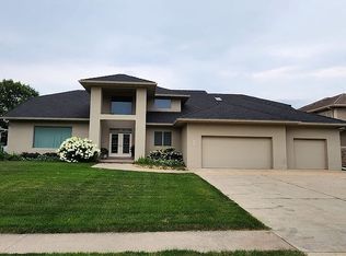 13682 Lake Shore Dr, Clive, IA 50325