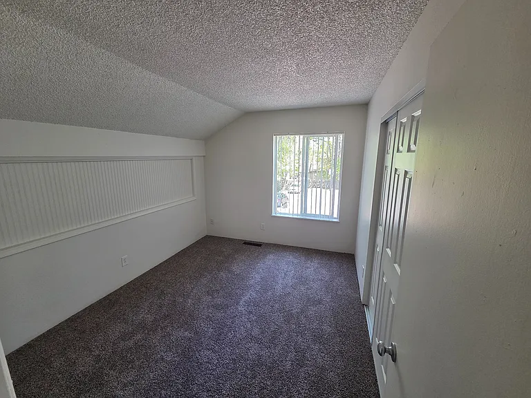 Welcome Home to Oak Creek Townhomes!