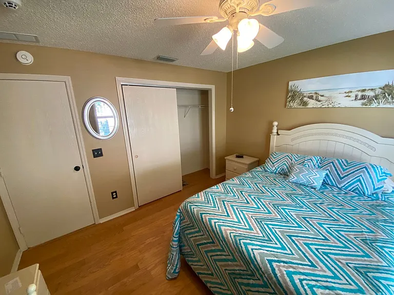 440 Canterbury Ct — Photo 23