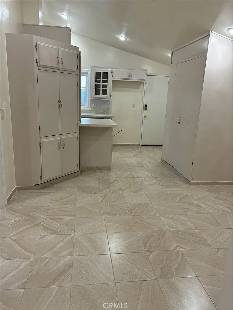 3 bed, 1404 sqft, $4,500 — Photo 3