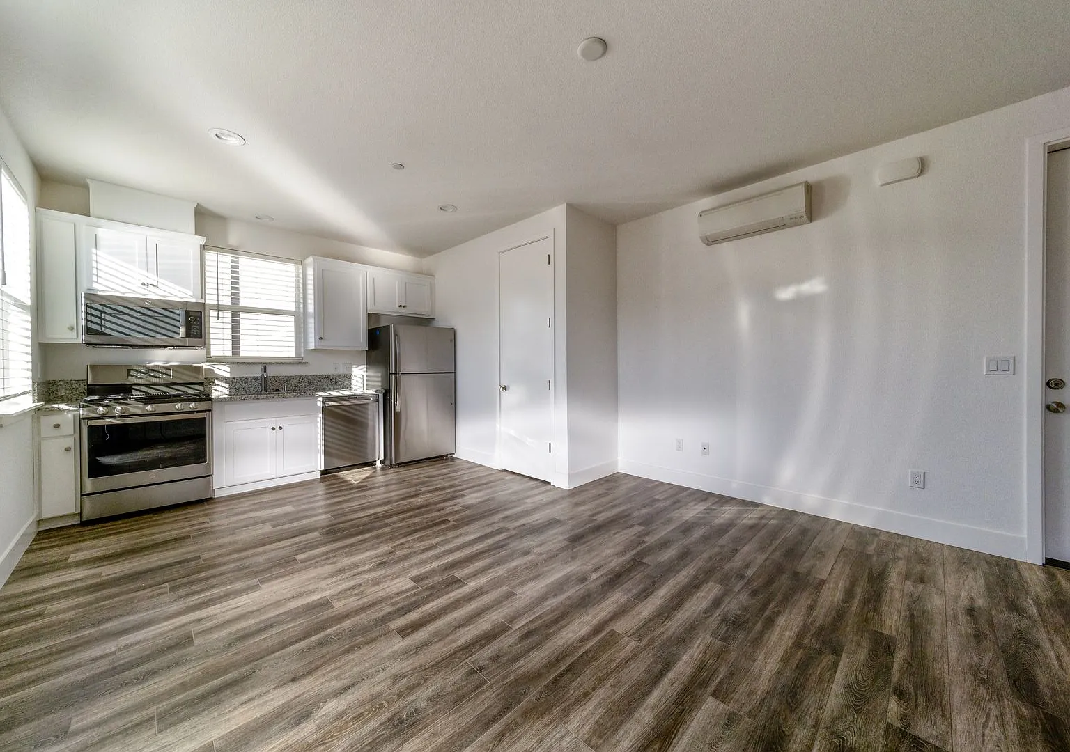 Phase 1 Bungalow Rental - Lot D41 Main — Photo 1