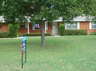 1221 Sproles Dr, Benbrook, TX 76126