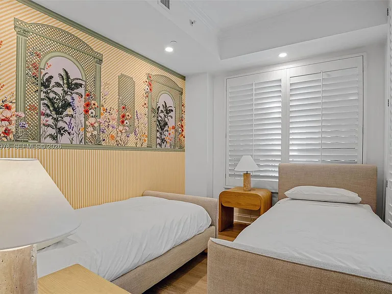 725 Crandon Blvd #203 — Photo 38