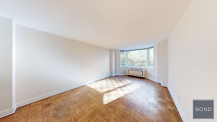 1st image of 400 E 71st St APT 4O