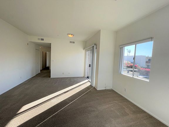 2nd image of 147 S Oak Knoll Ave APT 205