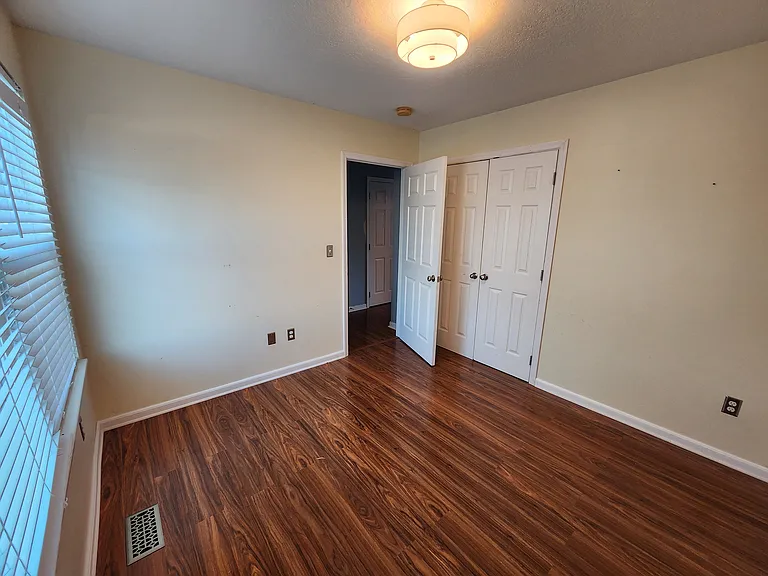 1743 Moses Ave — Photo 10