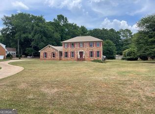 105 Essex Cir, Fayetteville, GA 30215