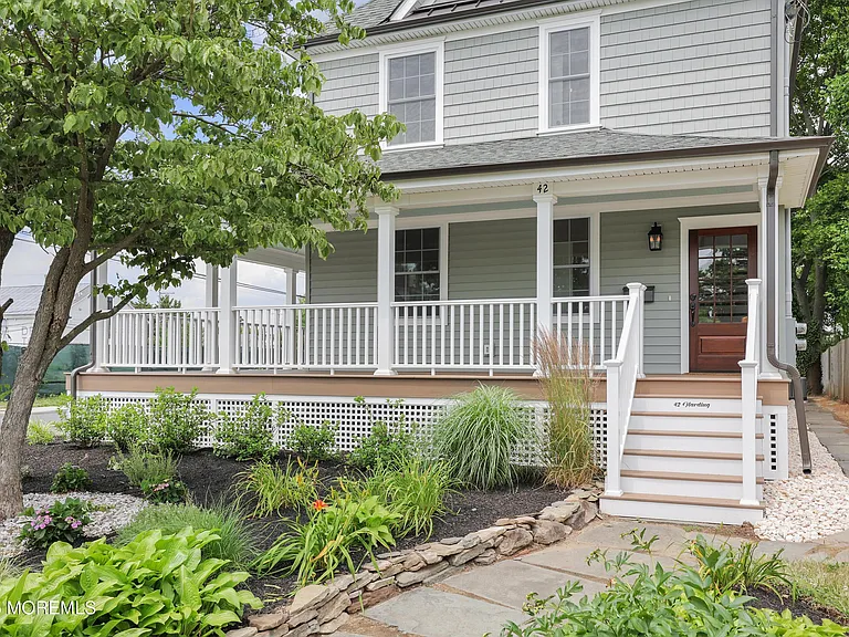 42 Harding Rd — Photo 3