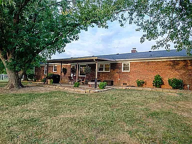 3 bed, 2.5 bath, 1850 sqft, $3,900 — Photo 2