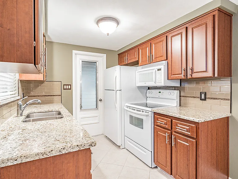 7715 Sue Ellen Dr — Photo 4