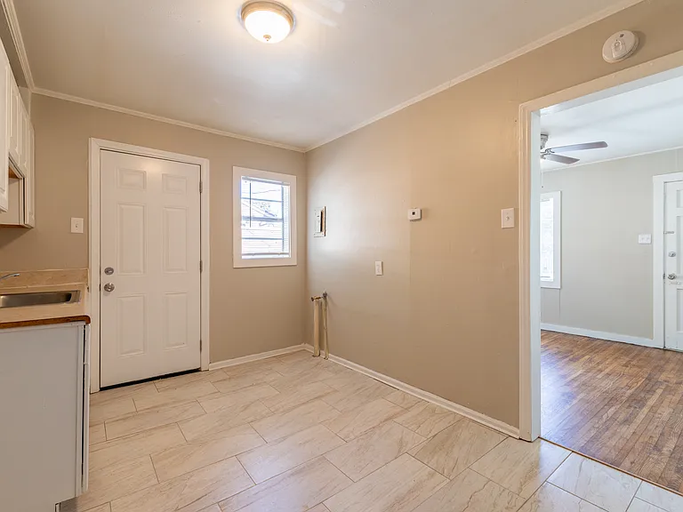 1677 Echles St — Photo 9