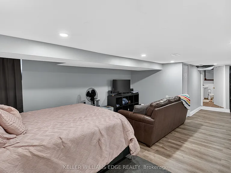 209 Glendale Ave N — Photo 29