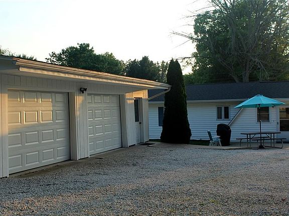 2nd image of 3984 Rosalind Dr