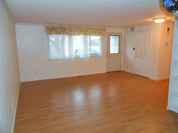 2nd image of 940 164th Pl NE