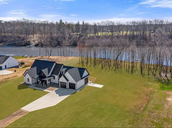 14275 Deer Path, Buchanan, MI 49107