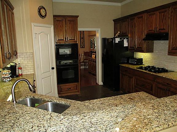 4th image of 1415 Clearwater Ct