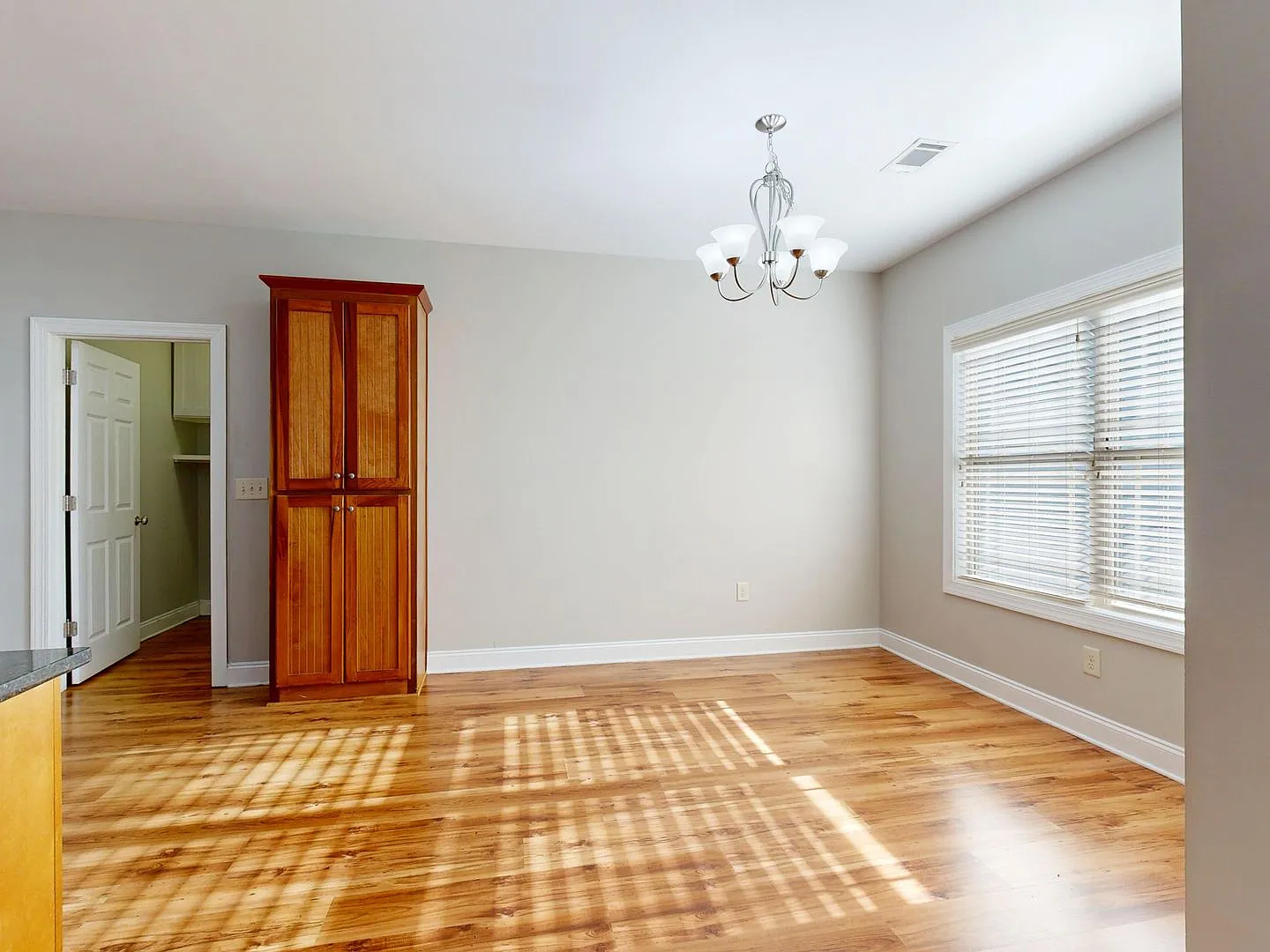 Phoenix Crossing, 4 Bed 3 Bath Home — Photo 4