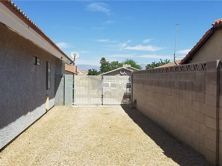 7329 Lattimore Dr — Photo 5