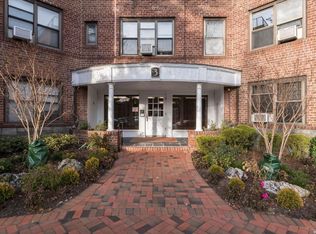 3 Town House Pl APT 3K, Great Neck, NY 11021